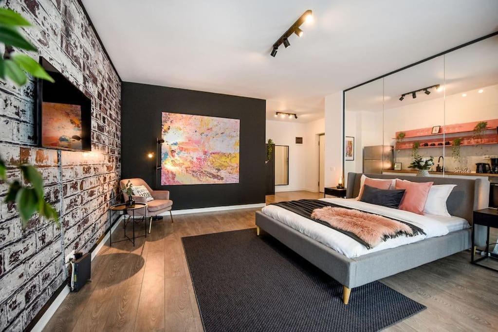 Pink Cloud Apartment Bukares Bagian luar foto